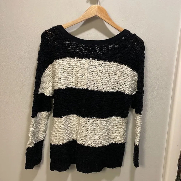 FREE People woman’s black and white sweater - Picture 7 of 11